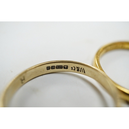 927 - Four assorted rings, including a 22ct gold wedding band, 3.2 grams, two 9ct gold rings including a s... 