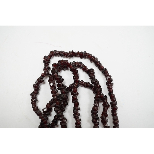 932 - A late 19th/early 20th century multi strand rough cut garnet set necklace, with a yellow metal mount... 