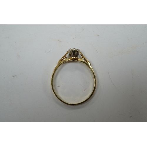 950 - A modern 18ct gold and solitaire diamond set ring, size V, gross weight 3.1 grams. Condition - fair... 