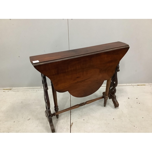 1031 - A Victorian walnut Sutherland table with shaped oval top, width 88cm, depth 16cm, height 72cm. Condi... 