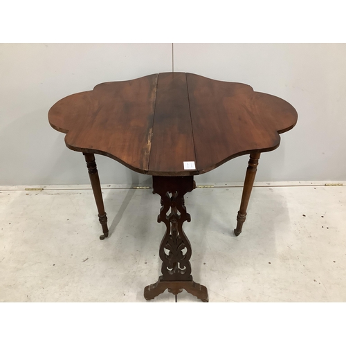 1031 - A Victorian walnut Sutherland table with shaped oval top, width 88cm, depth 16cm, height 72cm. Condi... 