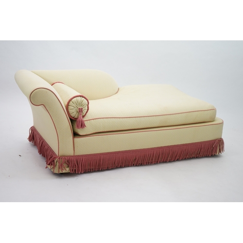 1078 - A Victorian style day bed upholstered in Colefax & Fowler, 164cm long, 80cm deep, 65cm high. Conditi... 