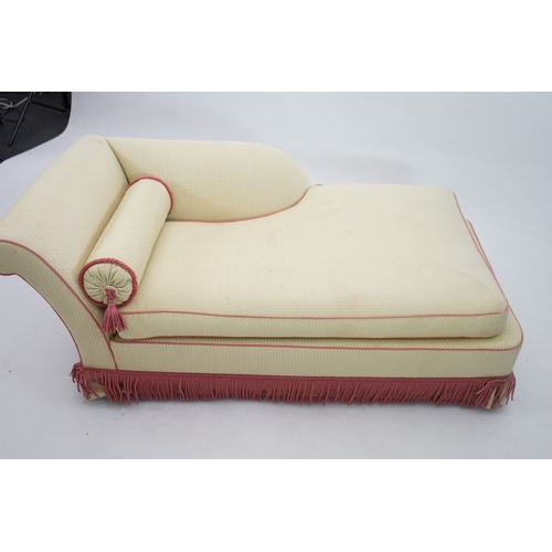 1078 - A Victorian style day bed upholstered in Colefax & Fowler, 164cm long, 80cm deep, 65cm high. Conditi... 