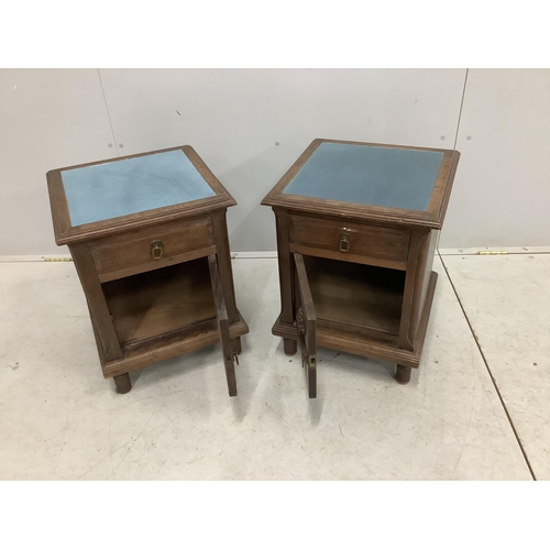 1094 - A pair of early 20th century French oak bedside cabinets, width 43cm, depth 42cm, height 55cm. Condi... 