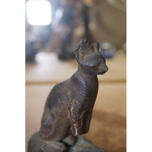 1424 - An Ancient bronze Egyptian cat, on separate base, 11.5cm in height. Condition - antique condition... 