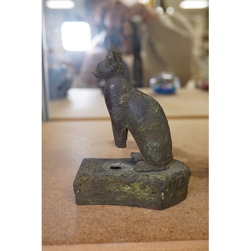 1424 - An Ancient bronze Egyptian cat, on separate base, 11.5cm in height. Condition - antique condition... 