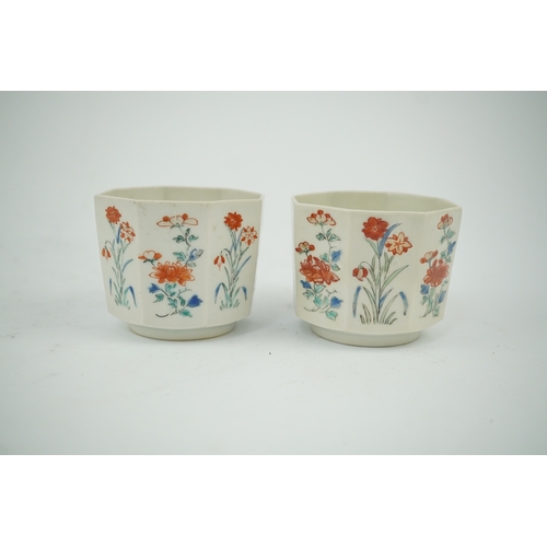 1436 - A pair of Japanese kakiemon octagonal porcelain cups, probably Edo period, 5.5cm high. Condition - o... 