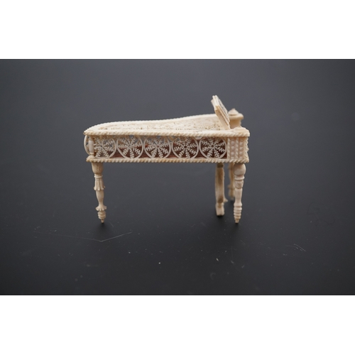 1461 - A Napoleonic Prisoner of War bone miniature model of a harpsichord, 6.5cm long. Condition - good... 