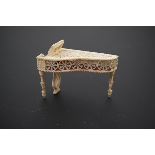 1461 - A Napoleonic Prisoner of War bone miniature model of a harpsichord, 6.5cm long. Condition - good... 