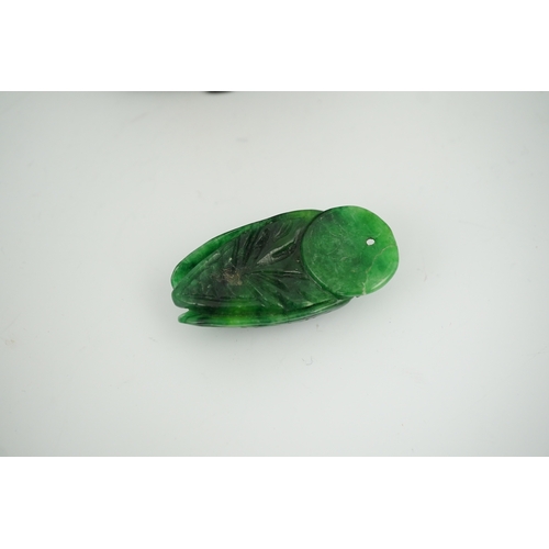 1463 - Chinese agate rabbit snuff bottle on stand and green hardstone bug pendant, rabbit snuff bottle 5cm ... 