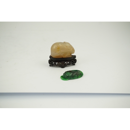 1463 - Chinese agate rabbit snuff bottle on stand and green hardstone bug pendant, rabbit snuff bottle 5cm ... 