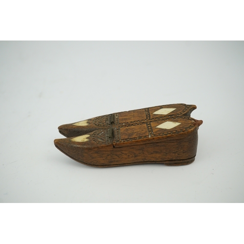 1464 - An early 19th century bone inset carved wood 'pair of shoes' snuff box with damaged sprung lid, 9.5c... 