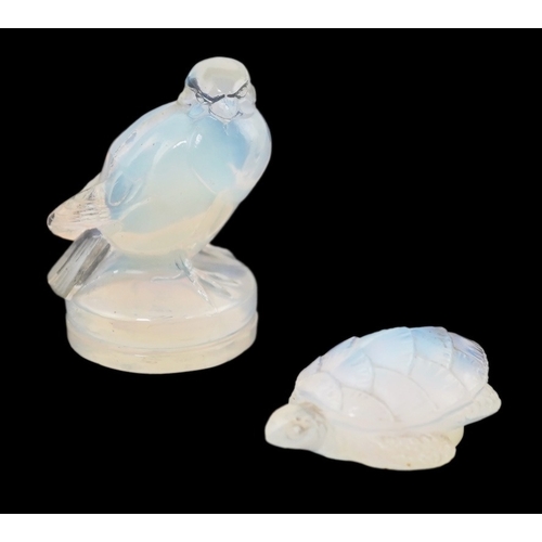 1466 - An R. Lalique opalescent glass bird paperweight and a Sabino turtle, Lalique bird high 7cm. Conditio... 