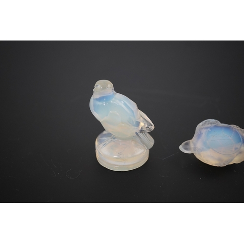 1466 - An R. Lalique opalescent glass bird paperweight and a Sabino turtle, Lalique bird high 7cm. Conditio... 