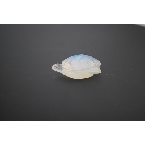 1466 - An R. Lalique opalescent glass bird paperweight and a Sabino turtle, Lalique bird high 7cm. Conditio... 