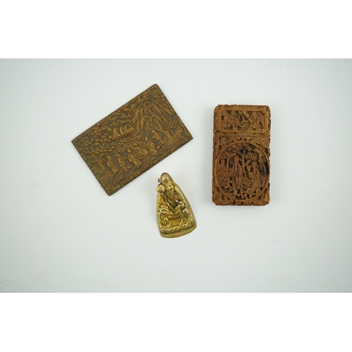 1470 - A Chinese carved sandalwood card case, a bronze relief cast and chased plaque and a gilt metal Shou ... 