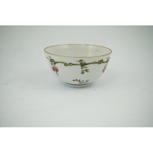 1477 - An 18th century Doccia porcelain tea bowl and a Naples style trinket box, bowl 7.5cm diameter. Condi... 