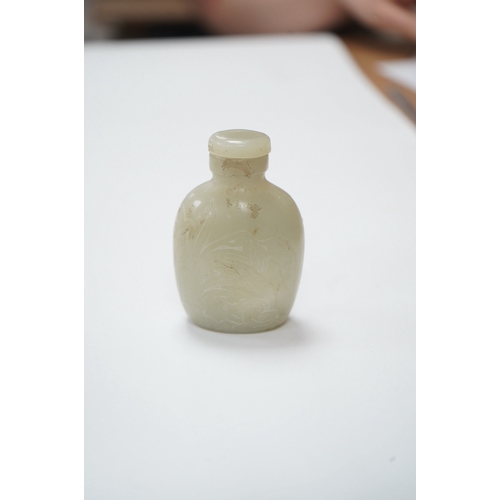 1495 - A Chinese carved jade snuff bottle with stopper, 7cm high including stopper. Condition - good