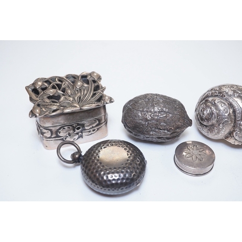 1837 - An Edwardian pierced silver small pot pourri? box by William Comyns, London, 1908, 45mm(a.f.) togeth... 