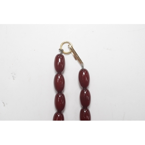 1901 - A single strand graduated oval simulated cherry amber necklace, 38cm, gross weight 47 grams. Conditi... 