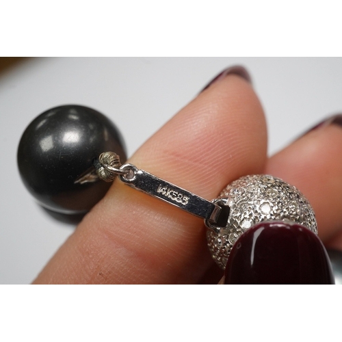 1907 - A modern single strand Tahitian black pearl necklace, with diamond cluster set 14k white metal spher... 