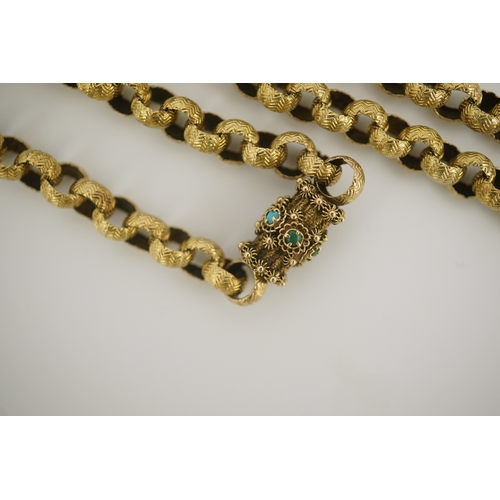 115 - A Georgian gold textured circular link muff chain, with turquoise cluster set barrel shaped clasp, 1... 