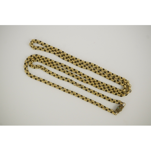 115 - A Georgian gold textured circular link muff chain, with turquoise cluster set barrel shaped clasp, 1... 