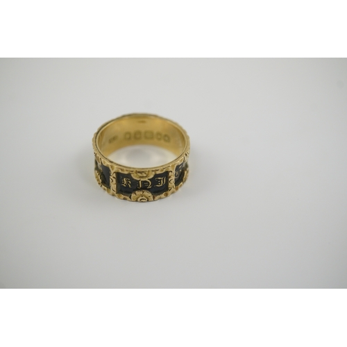 118 - An early Victorian 18ct gold and black enamel initial mourning band, with glazed panel, the interior... 