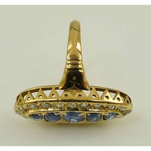 140 - A late Victorian 18ct gold sapphire and diamond set oval cluster ring, set with oval cut sapphires a... 