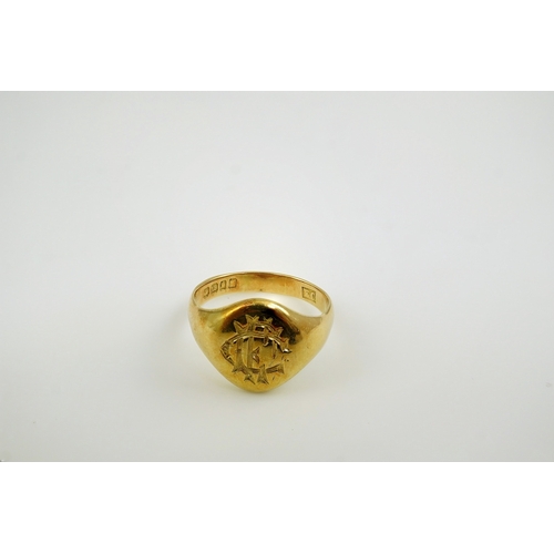 169 - An early 20th century 18ct gold signet ring, carved with a monogram, size P, 8.4 grams.