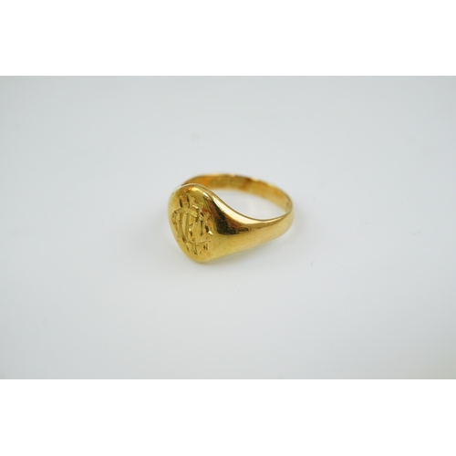 169 - An early 20th century 18ct gold signet ring, carved with a monogram, size P, 8.4 grams.