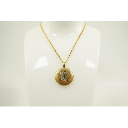 190 - An early to mid 20th century 15ct gold and rose cut diamond cluster set circular 'initial' locket, d... 