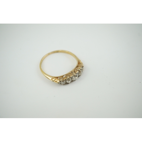 191 - An early 20th century gold and graduated five stone old cut diamond set half hoop ring, with diamond... 