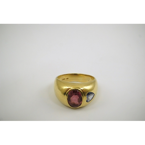 251 - A modern Mappin & Webb 18ct gold and gypsy set pink tourmaline and blue sapphire set dress ring, siz... 