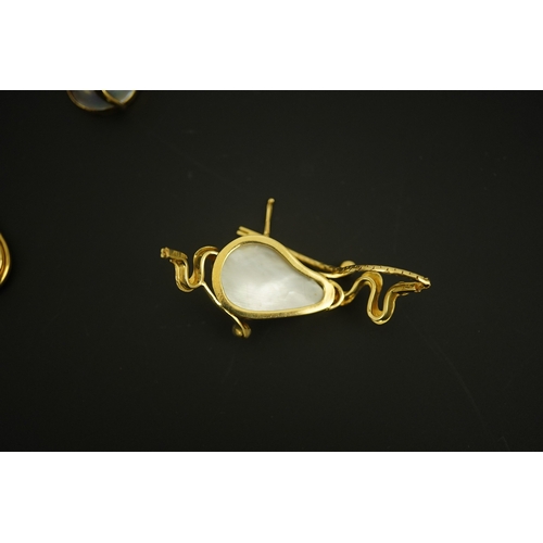 276 - A modern suite of 18k gold, baroque pear, round and marquise diamond set jewellery, comprising a nec... 