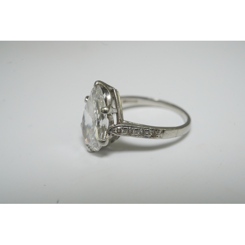 285 - A platinum and pear cut single stone diamond set ring, with diamond set shoulders, the stone weighin... 