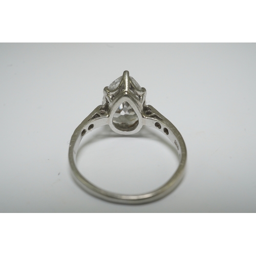 285 - A platinum and pear cut single stone diamond set ring, with diamond set shoulders, the stone weighin... 