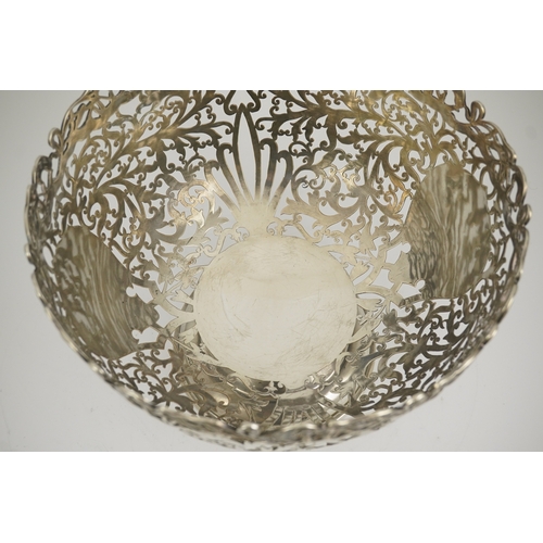 40 - A large Edwardian pierced silver circular bowl, by James Deakin & Sons Ltd, of foliate design, with ... 