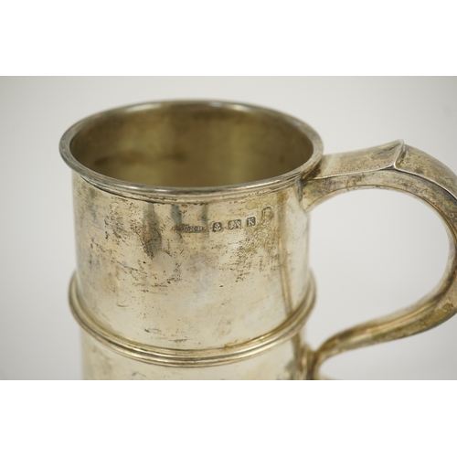 75 - A George V silver mug, by William Hair Haseler Ltd, with banded girdle and S scroll handle, Birmingh... 