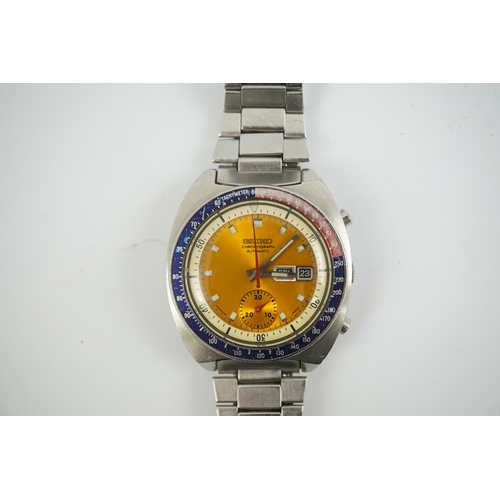 94 - A gentleman's 1970's? stainless steel Seiko Pogue Chronograph automatic wrist watch, with yellow dia... 