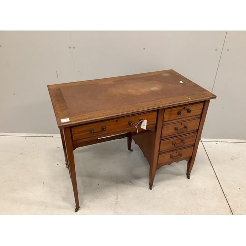 1013 - An Edwardian crossbanded mahogany kneehole desk, with moulded edge fitted one frieze drawer and four... 