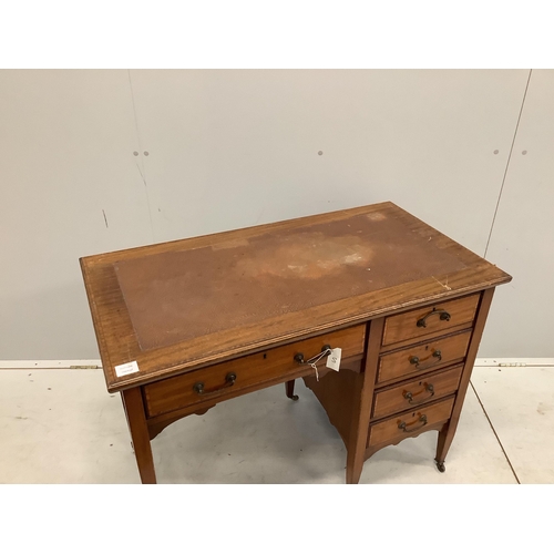 1013 - An Edwardian crossbanded mahogany kneehole desk, with moulded edge fitted one frieze drawer and four... 