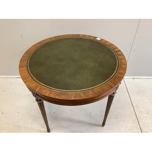 1079 - An Empire style circular mahogany games table, diameter 92cm, height 74cm and four caned chairs. Con... 