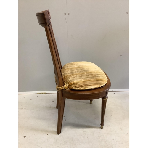 1079 - An Empire style circular mahogany games table, diameter 92cm, height 74cm and four caned chairs. Con... 