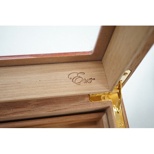 1294 - A modern EWT Thuya veneered humidor with keys, containing two boxes of Cohiba Esplendidos and Monte ... 