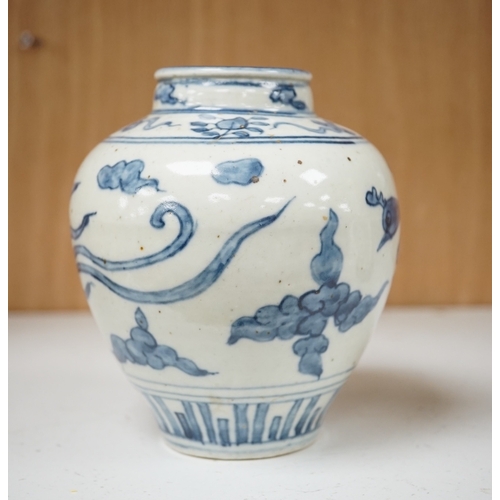 1354 - A Chinese late Ming blue and white phoenix jar, Wanli period, decorated with phoenixes, 14cm high.... 