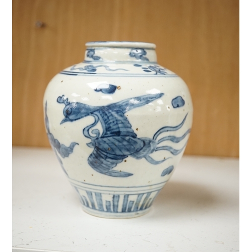 1354 - A Chinese late Ming blue and white phoenix jar, Wanli period, decorated with phoenixes, 14cm high.... 