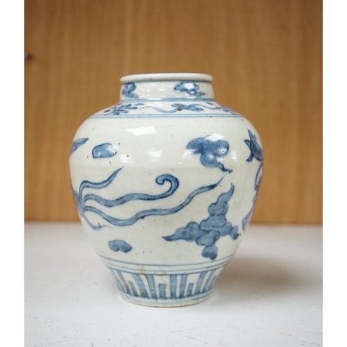 1354 - A Chinese late Ming blue and white phoenix jar, Wanli period, decorated with phoenixes, 14cm high.... 