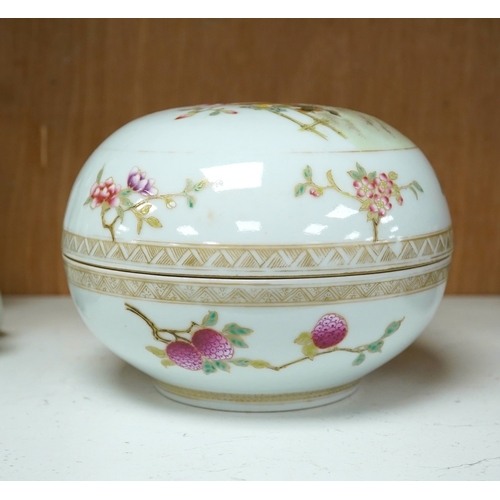 1363 - A Chinese famille rose chickens box and cover, possibly Republic period, with mark, 13cms high. Co... 