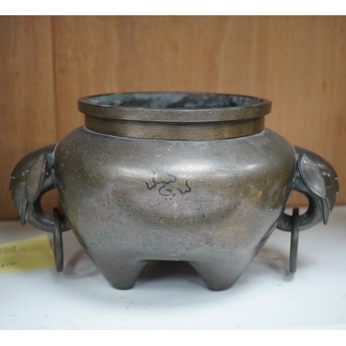 1376 - A large Chinese silver inlaid bronze elephant handled censer, signed Sishou, 19th century, 16cms hig... 